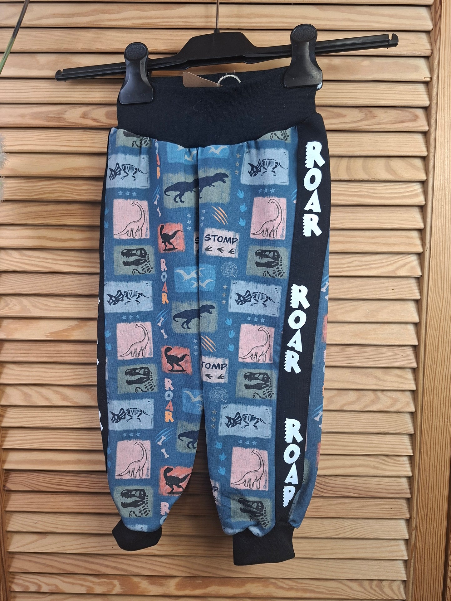 Jogger mit Streifen Dino Größe 92