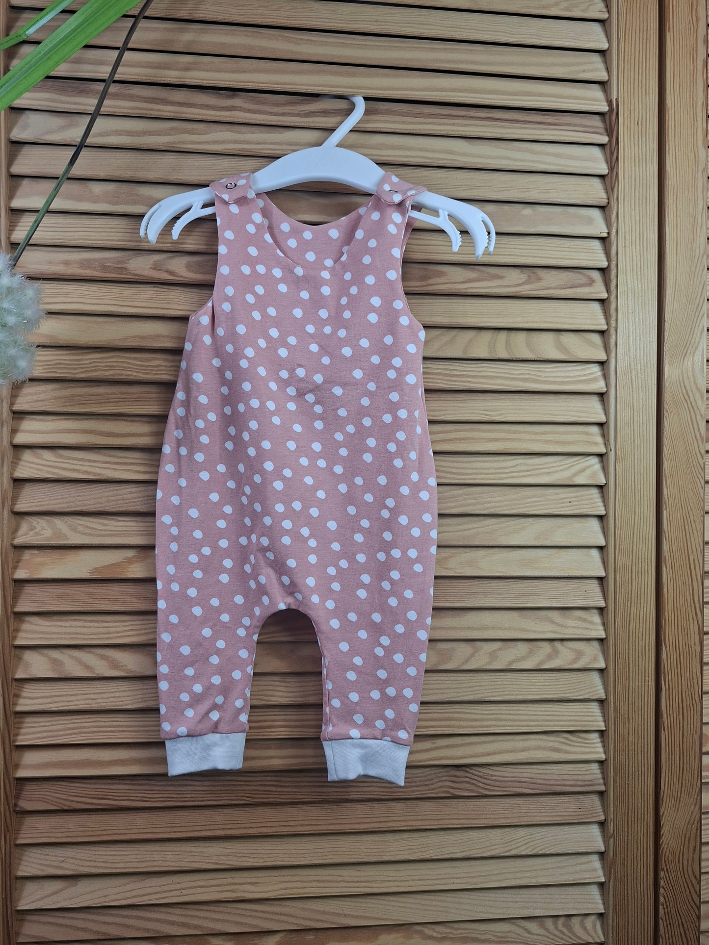 Strampler Rosa Dots Größe 56